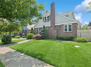 66 Wyandanch Ave, Babylon, NY 11702