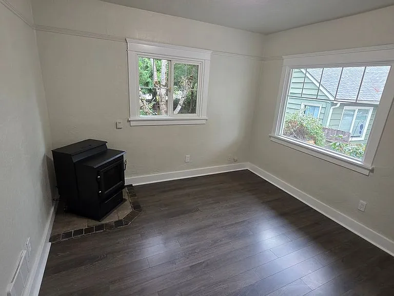 340 N Grove Ct — Photo 3