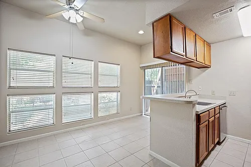 2311 Nueces St Photo 1