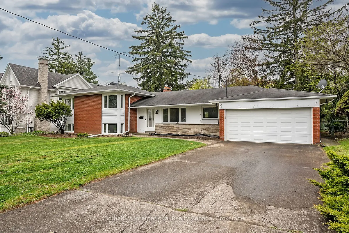 Building Photo - 272 Pinehurst Dr