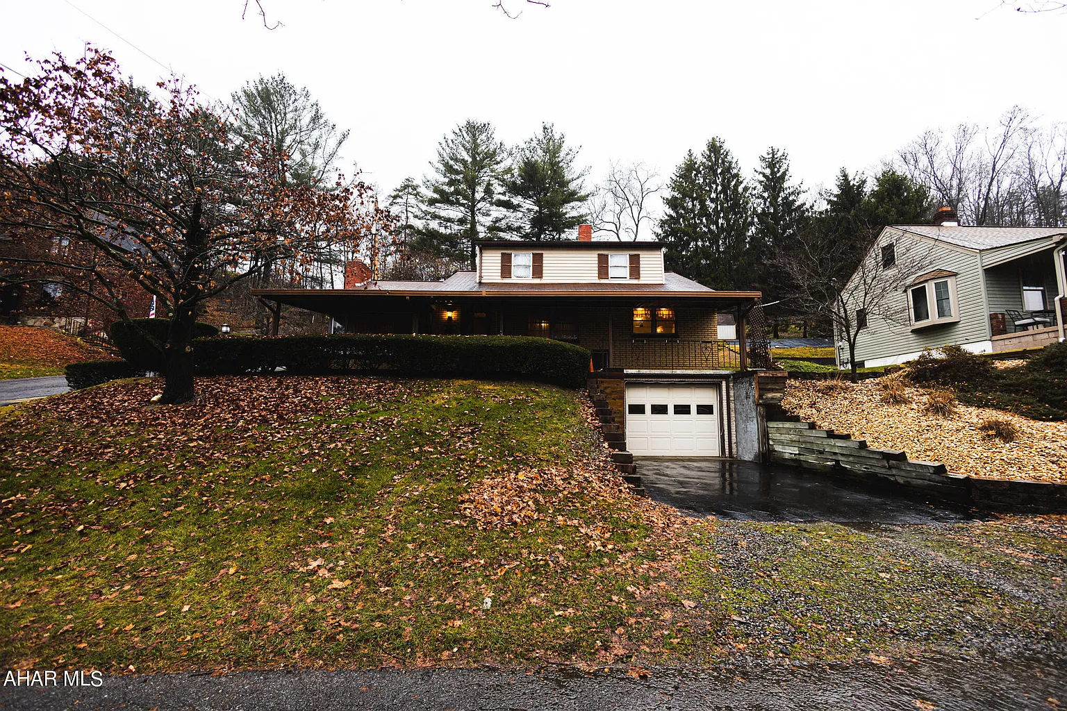 1601 Hillside Ct photo 1