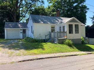 11 Beal St, Winthrop, ME 04364