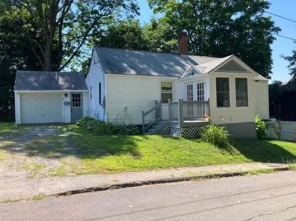 11 Beal Street, Winthrop, ME 04364