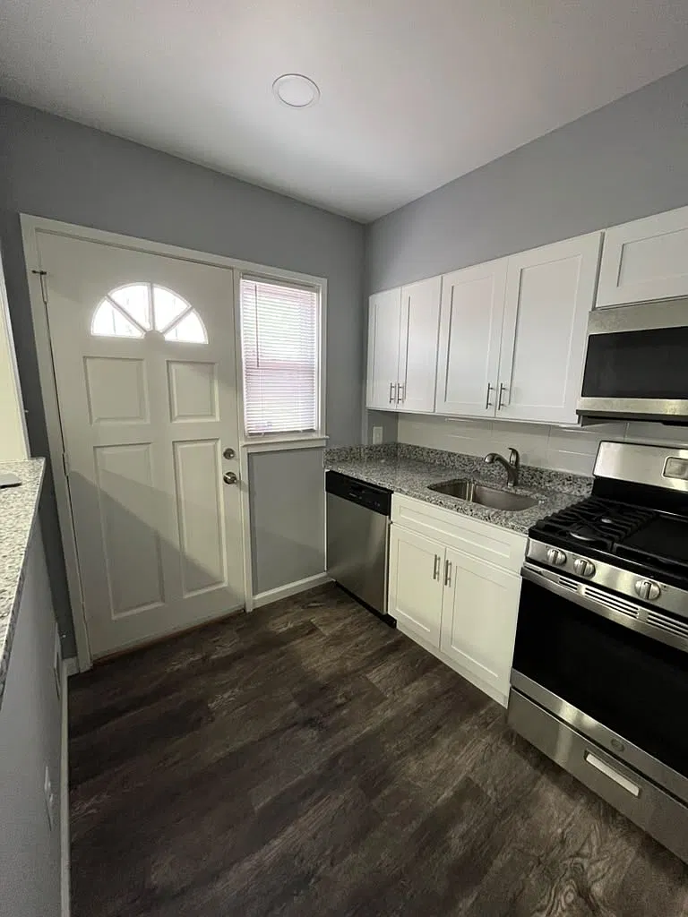 4 bed, 1008 sqft, $2,400 — Photo 4