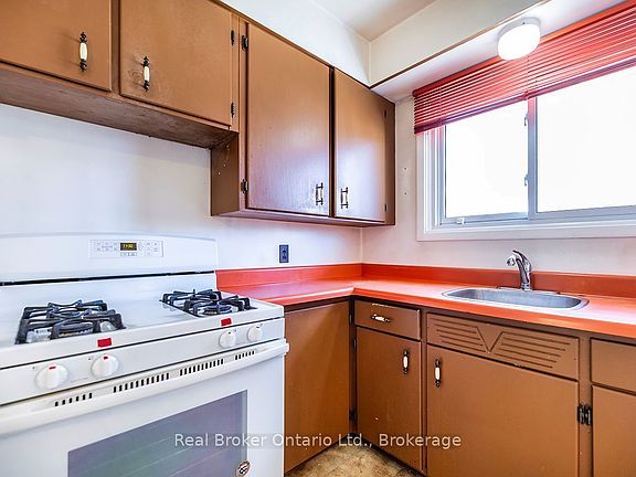4th image of 125 Baldwin St