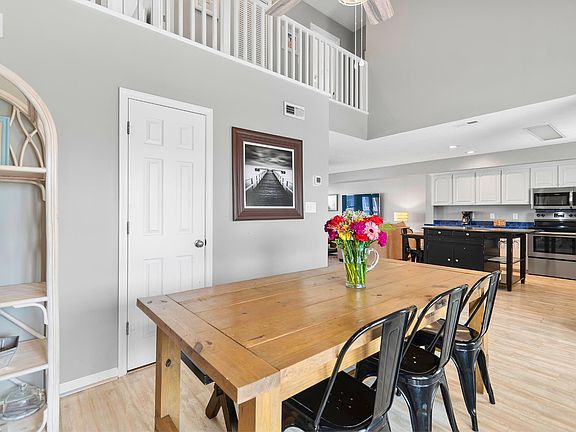 4th image of 115 Seaside St.