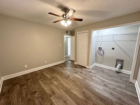 5th image of 2000 Dutch Valley Dr APT 18