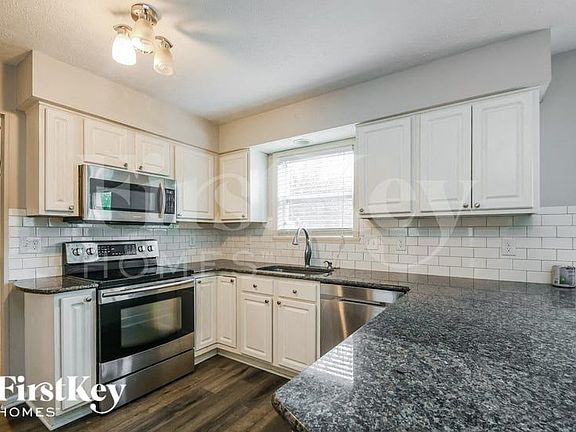 5th image of 13065 Sweet Briar Pkwy