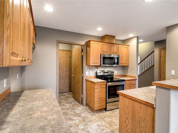 5th image of 10713 185th Avenue E