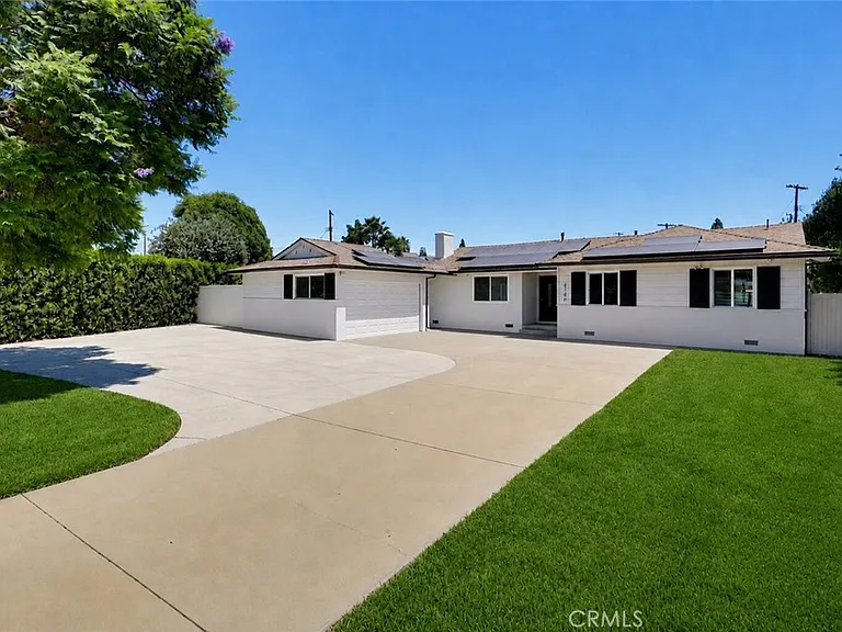 8738 1/2 Paso Robles — Photo 5