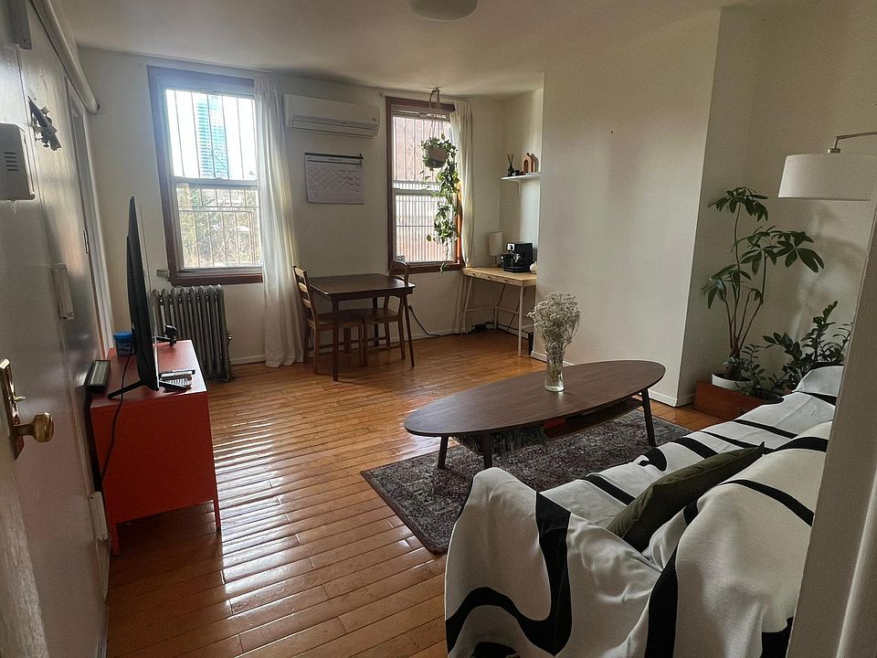 1st image of 208 Bedford Ave #3