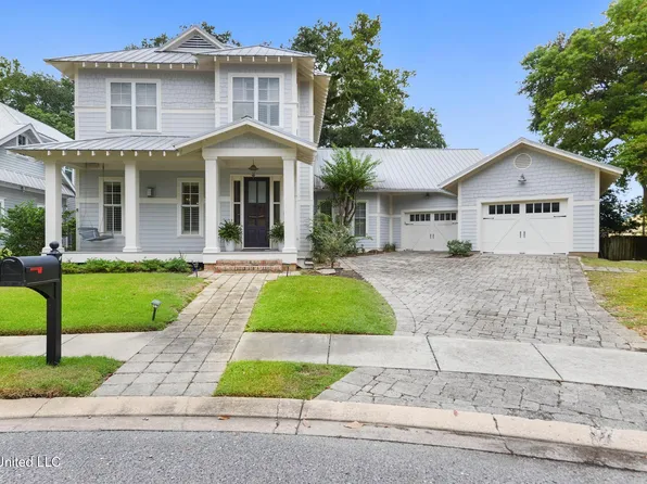 4 Mulberry Pl, Ocean Springs, MS 39564