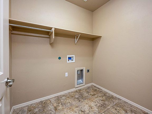 2nd image of 3915 Agua Clara Ave