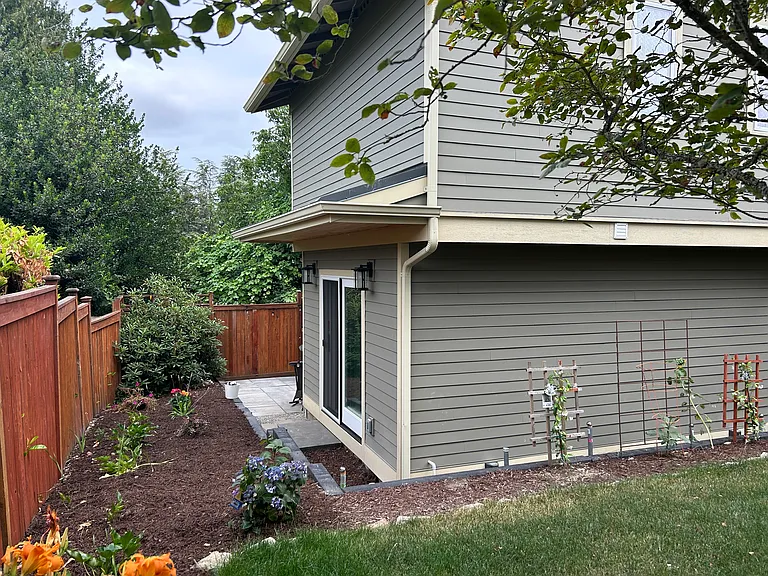 Side yard with access to the private yard (back and to the right)