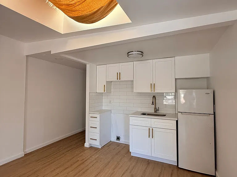 252 S 10th St #3R — Photo 2