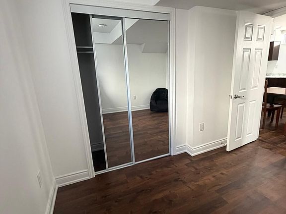 4th image of 28 Meadowglen Blvd