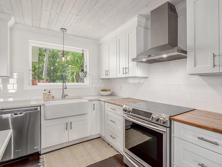 547 SW Riverview St — Photo 31