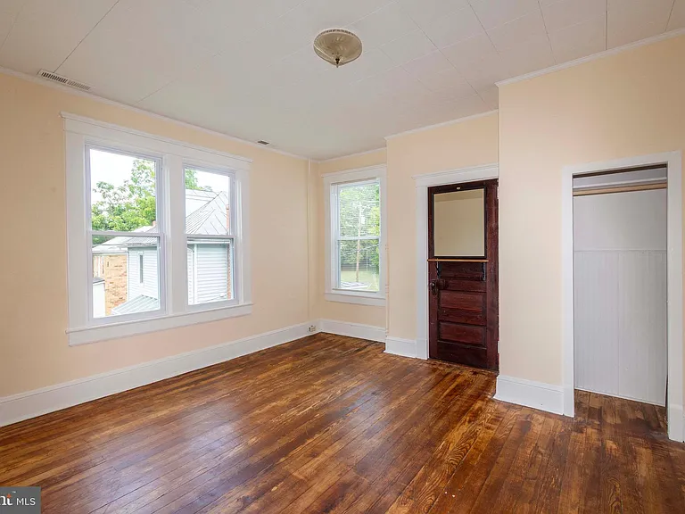 222 W Main St — Photo 54