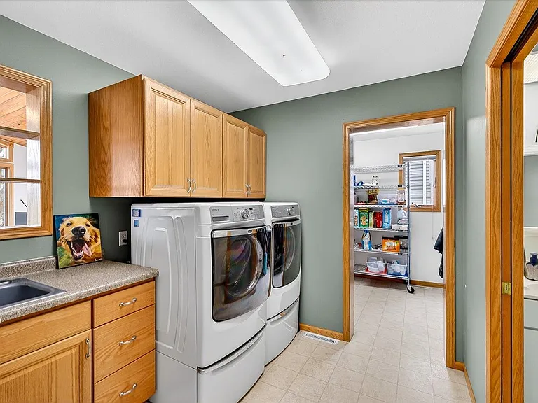 1010 Ganser Dr — Photo 16