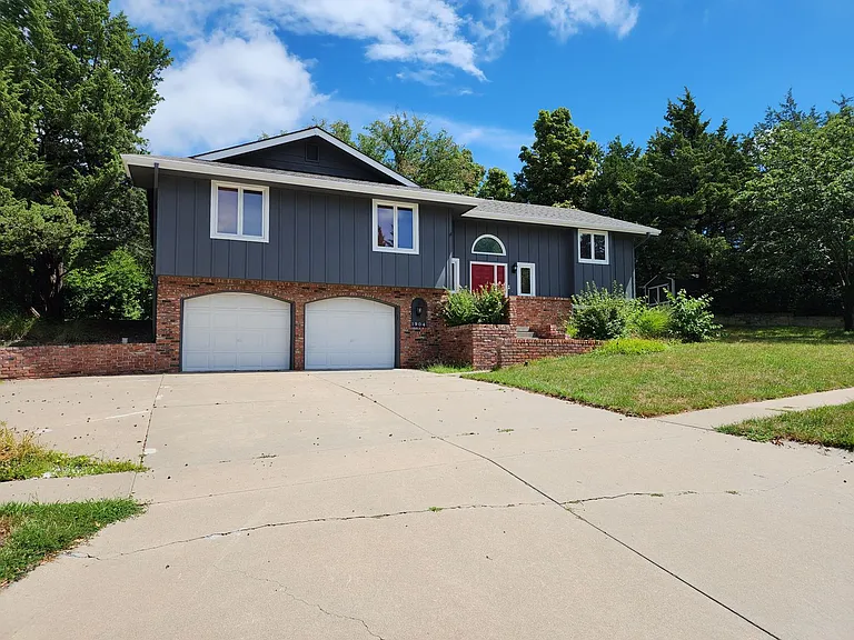 1904 Crescent Dr — Photo 13