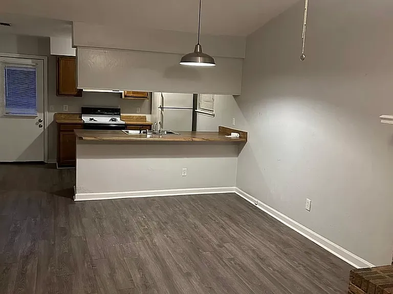 1320 Burgess Dr #1320 — Photo 7