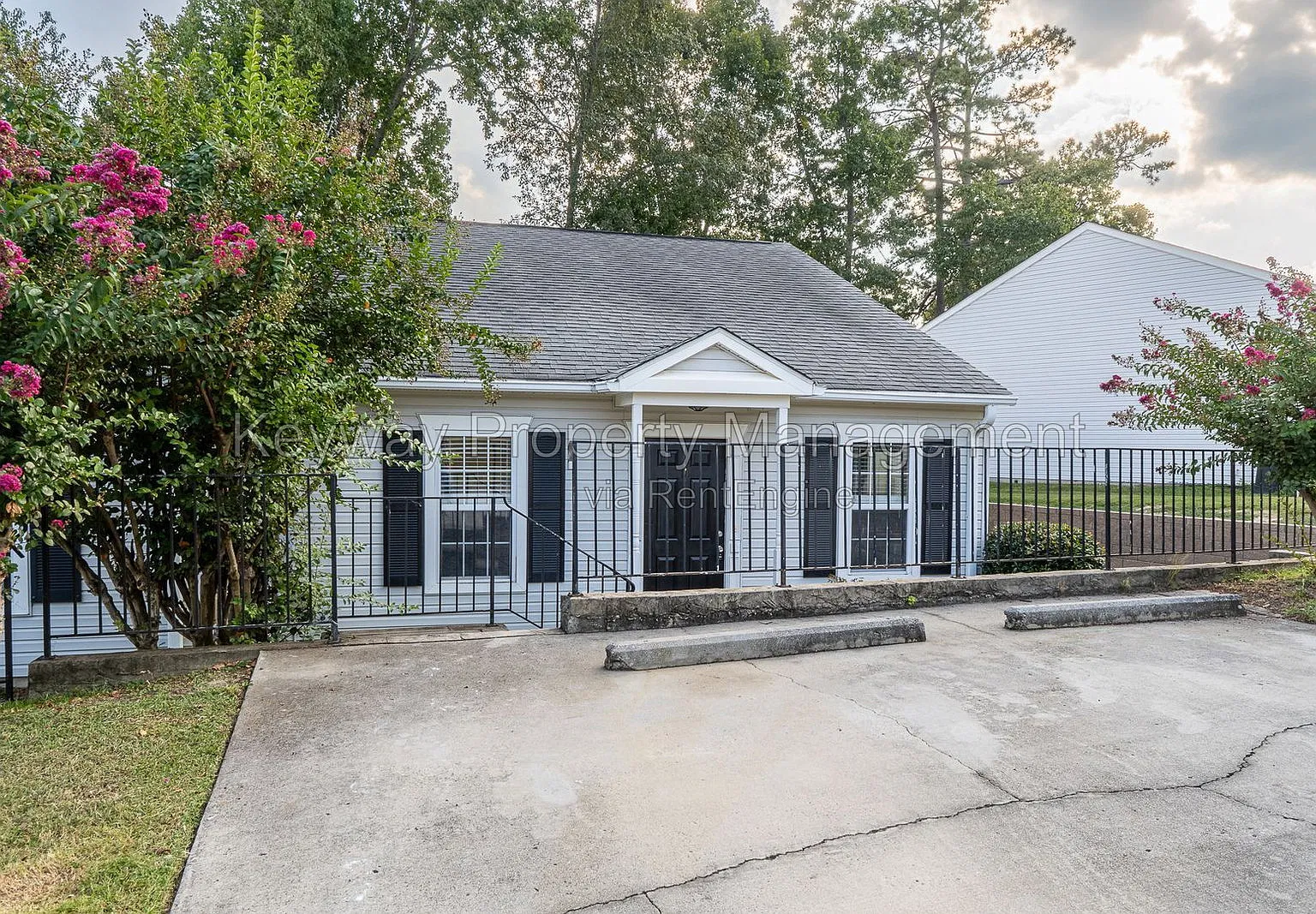 2 bed, 2.0 bath, 1092 sqft, $1,350 — Photo 2