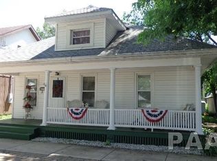 422 Henrietta St, Pekin, IL 61554