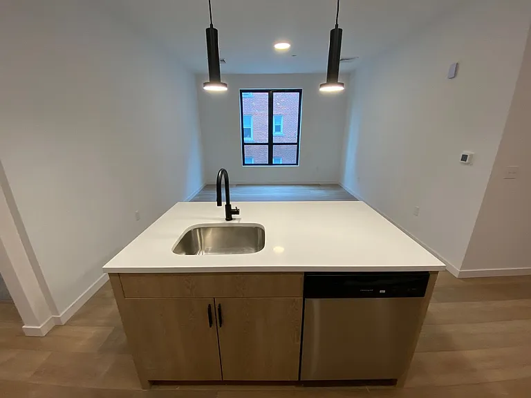 104 Howe St — Photo 110