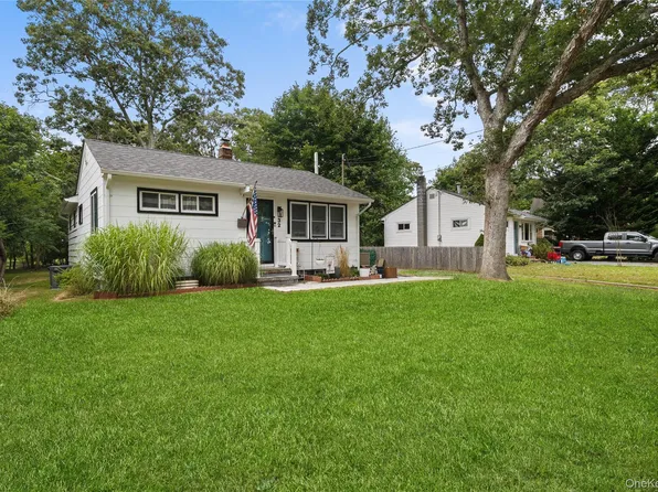 32 Hampton Road, Hampton Bays, NY 11946