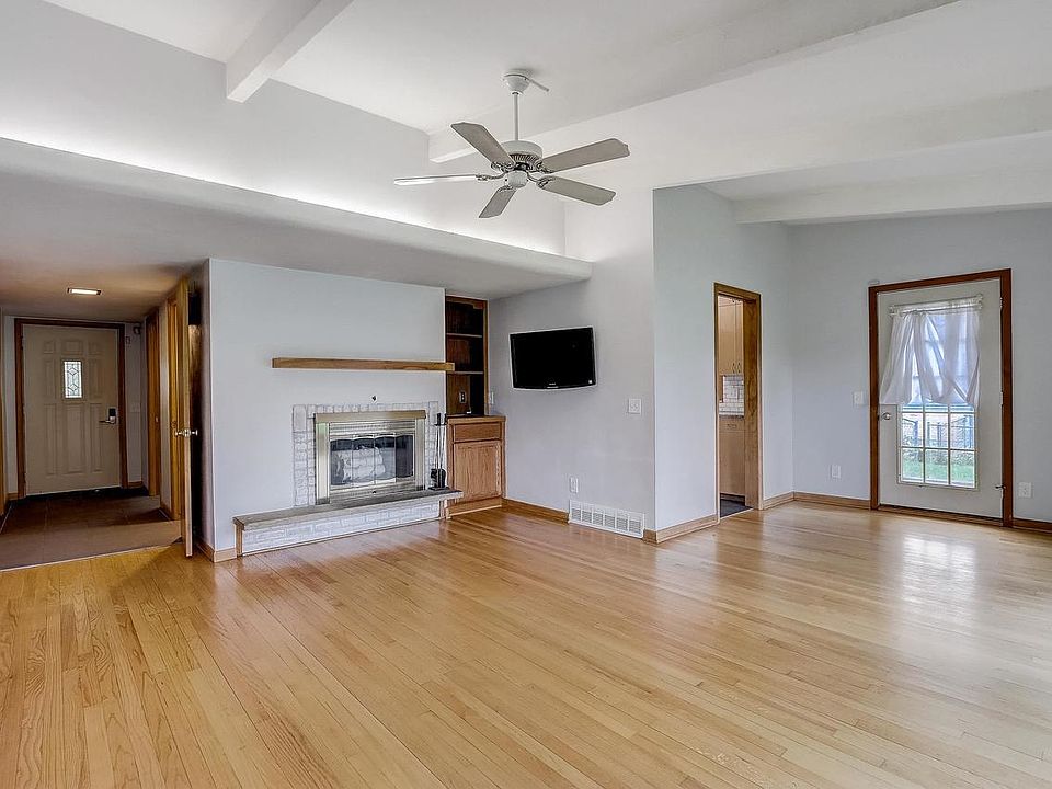 2nd image of 5725 Crabapple Ln