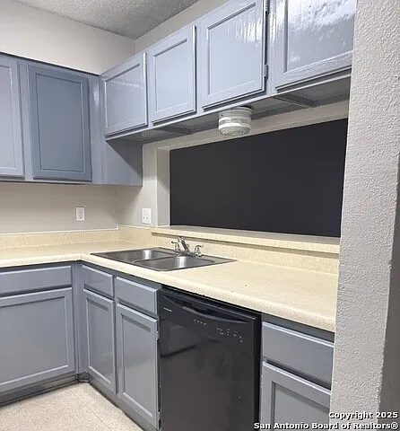 2 bed, 1.0 bath, 845 sqft, $895 — Photo 2