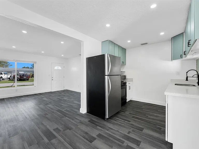 4917 SW 43rd Ter — Photo 9