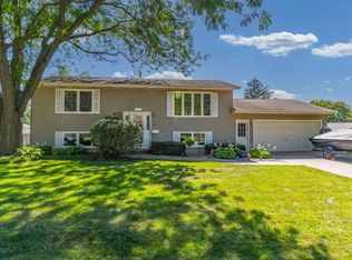 104 Carmela Dr, Hudson, IA