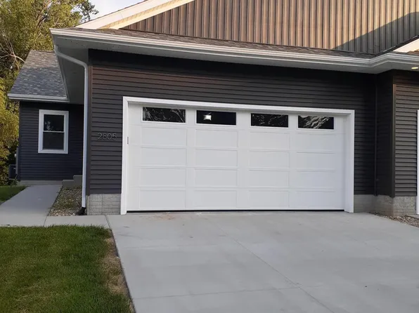 2805 Terrace Dr, Cedar Falls, IA 50613