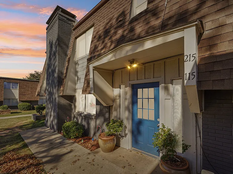 Belmont — Photo 40
