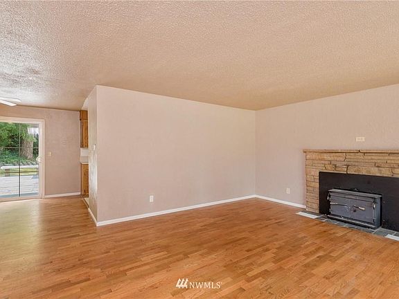 4th image of 23006 Upper Dorre Don Way SE