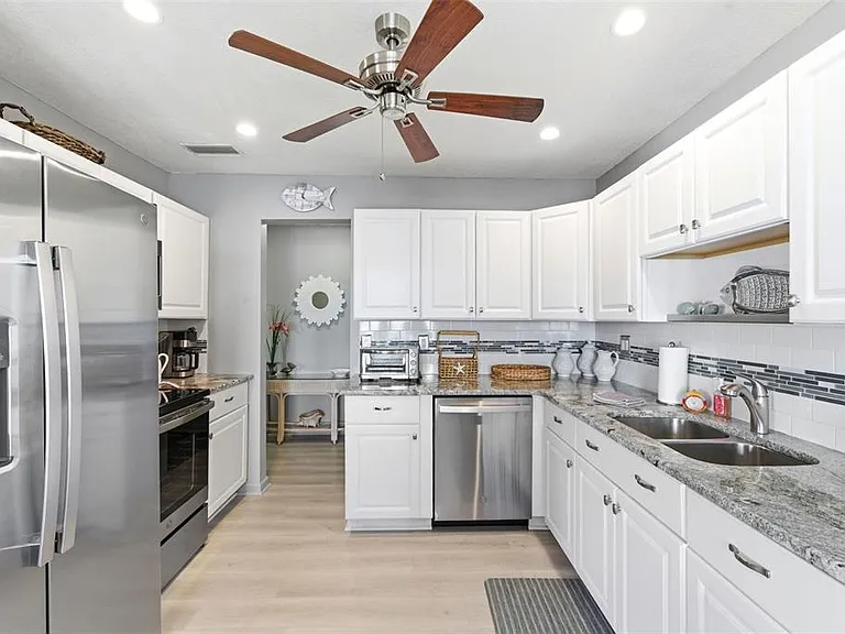 4805 Cobia Dr SE #D — Photo 12