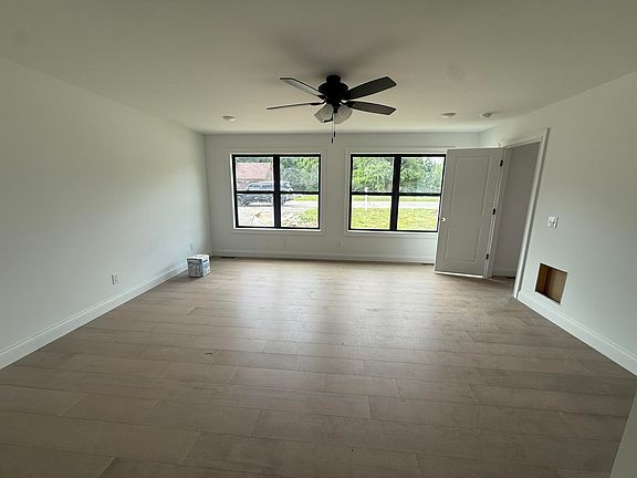 5th image of 425 Madison Cir