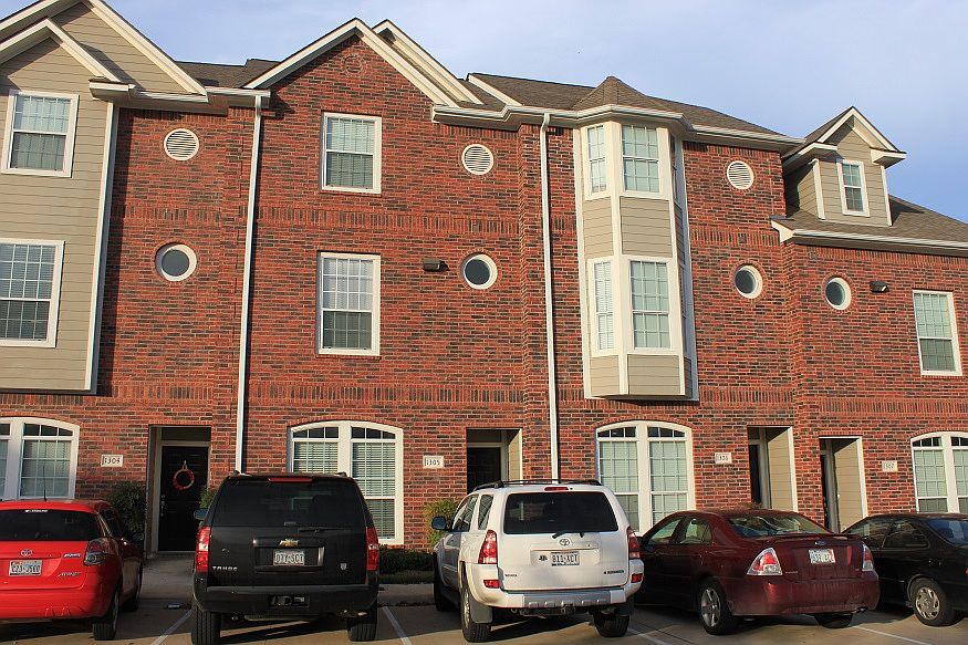 1st image of 305 Holleman Dr #1305