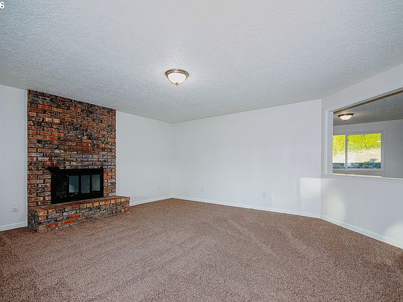 3rd image of 2205 NE 106th Ave