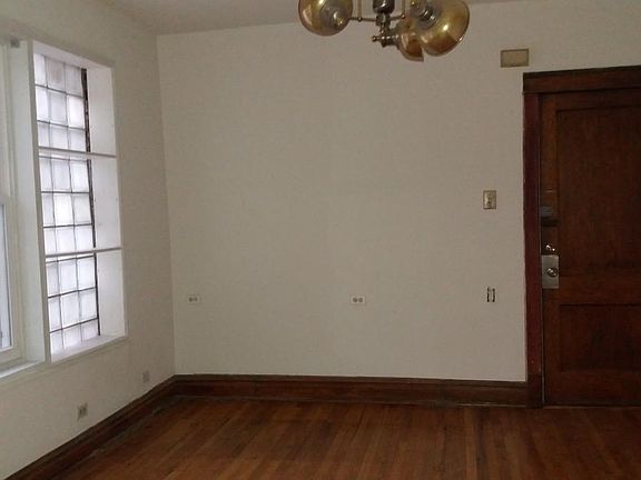2nd image of 824 N Richmond St Fl 1ST