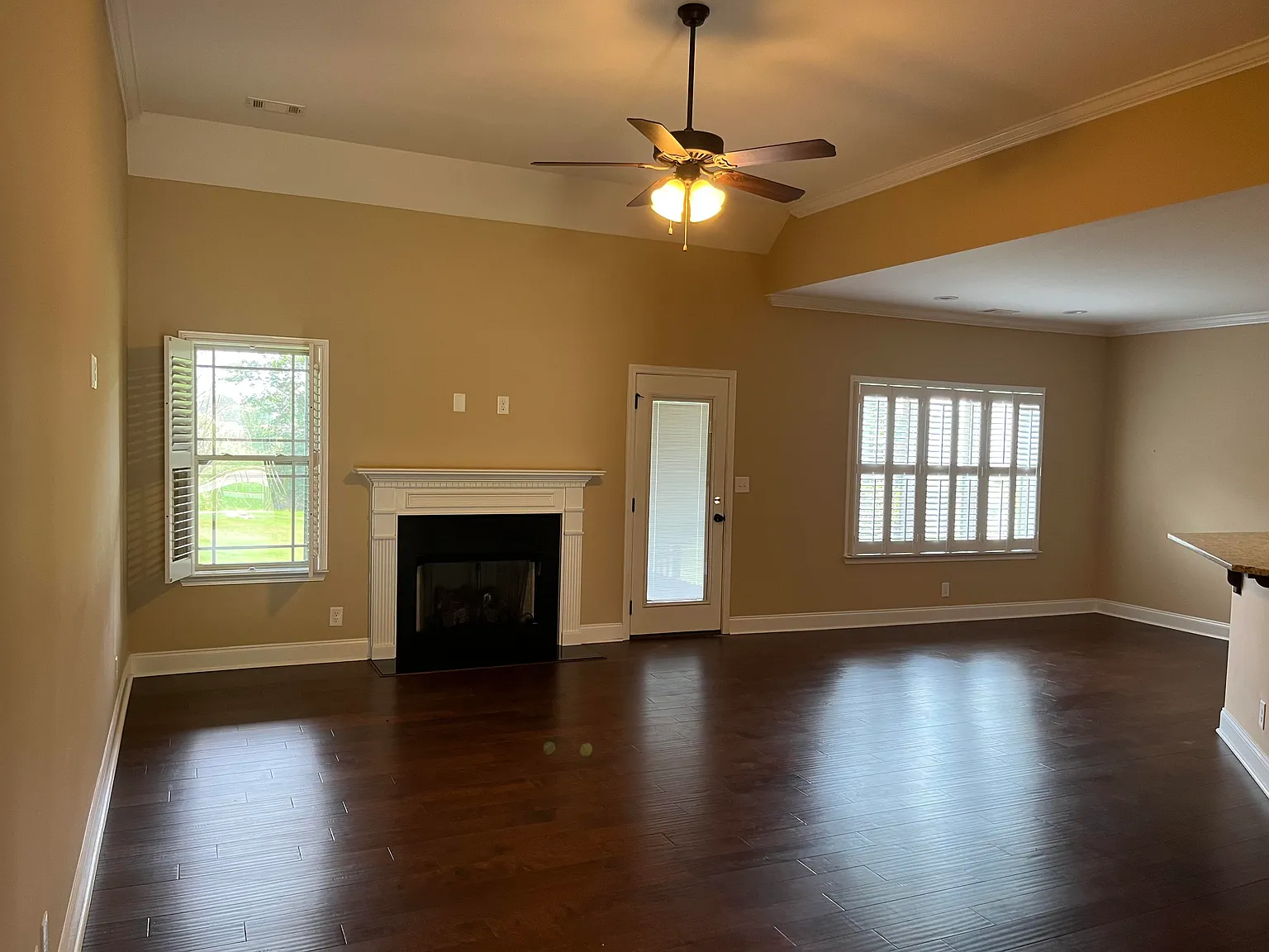 4 bed, 2.5 bath, 1779 sqft, $2,500 — Photo 4