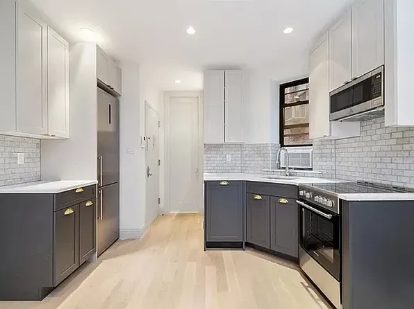 340 East 55th Street 4C image 3 of 7