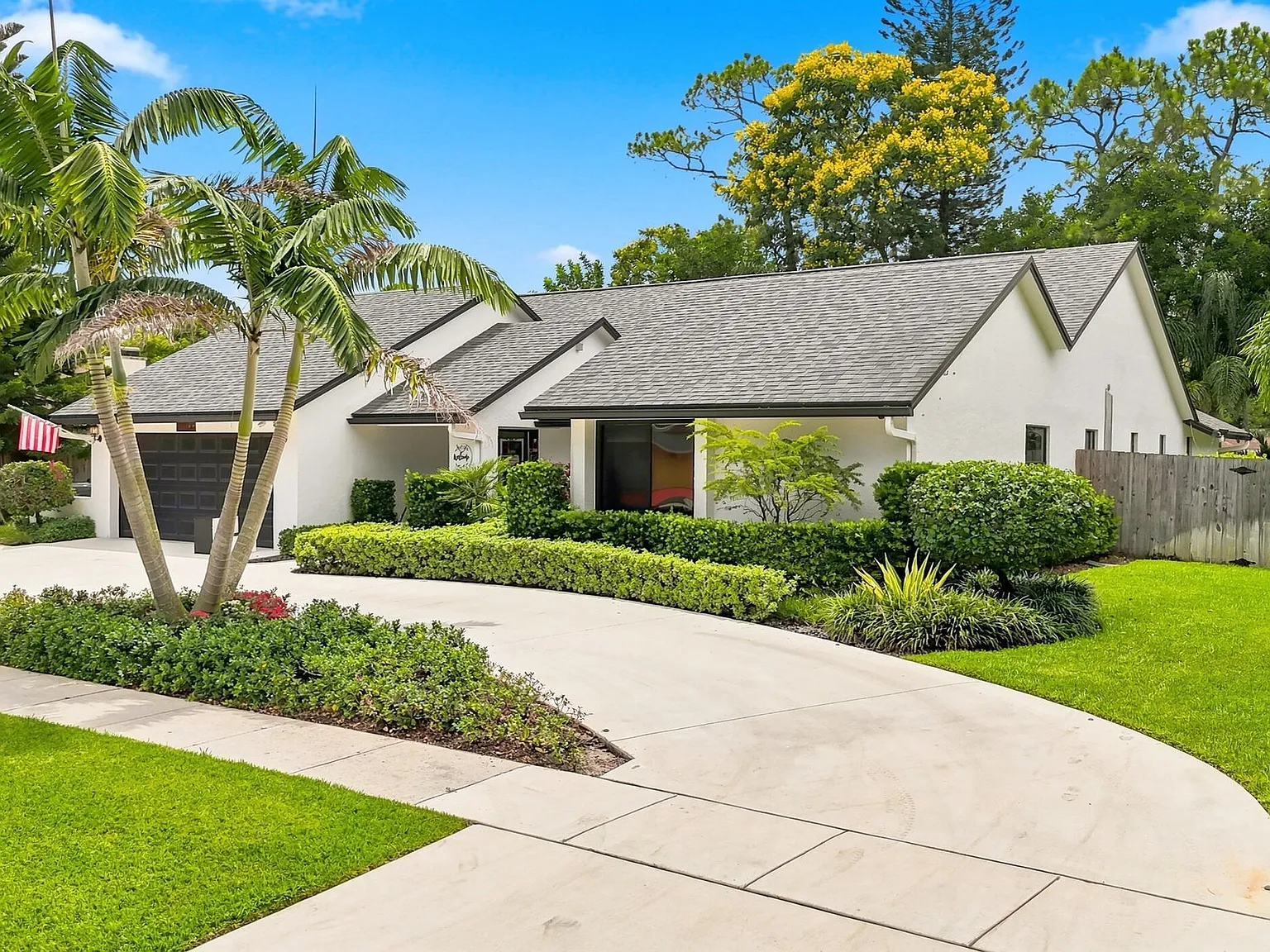 4 bed, 2.5 bath, 2306 sqft, $8,000 — Photo 3