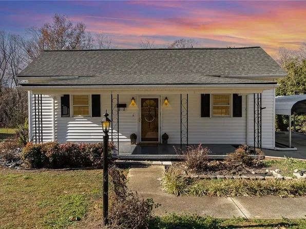 907 Lincoln St, Eden, NC 27288