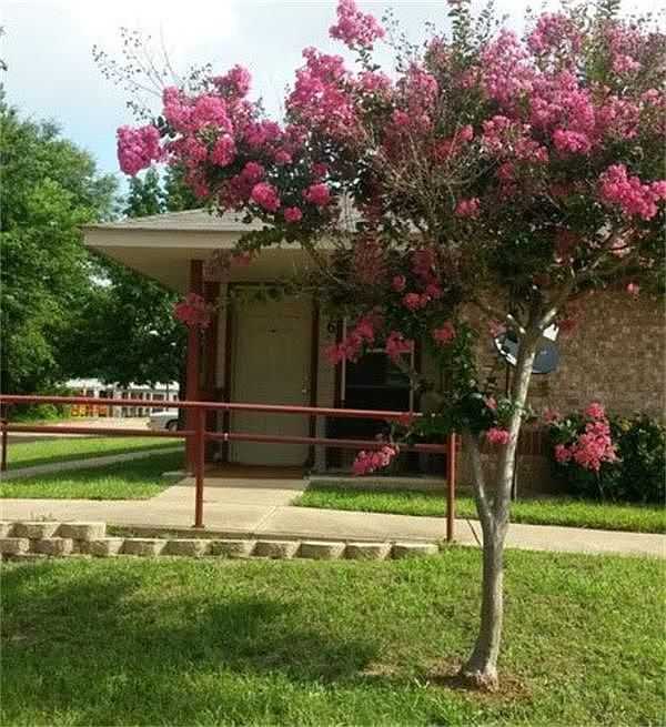 1st image of 1500 E Marshall Ave