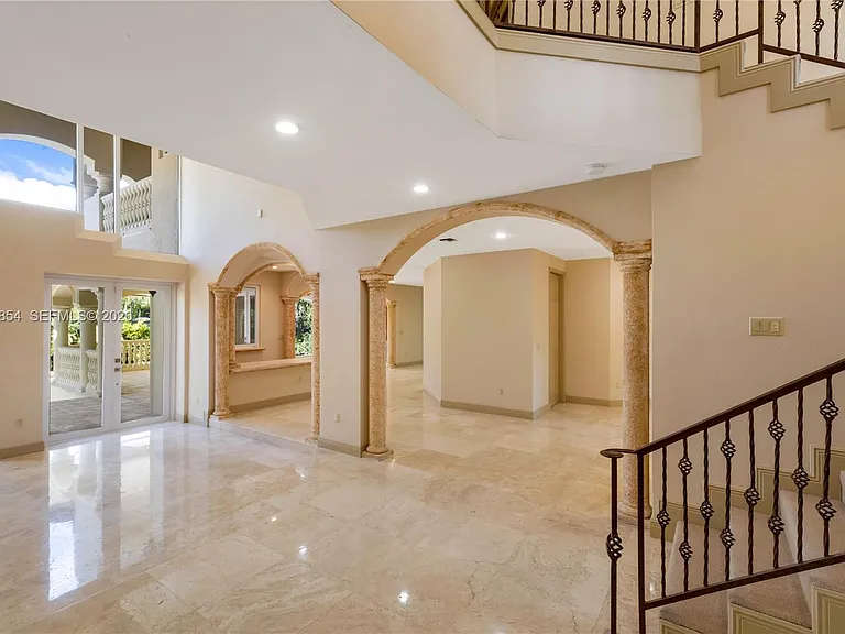 129 Gavilan Ave — Photo 7