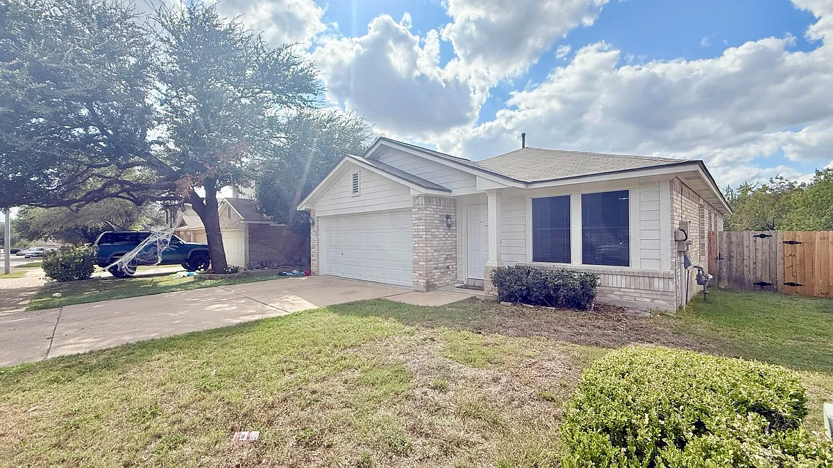 3 bed, 2.0 bath, 1616 sqft, $2,200 — Photo 3