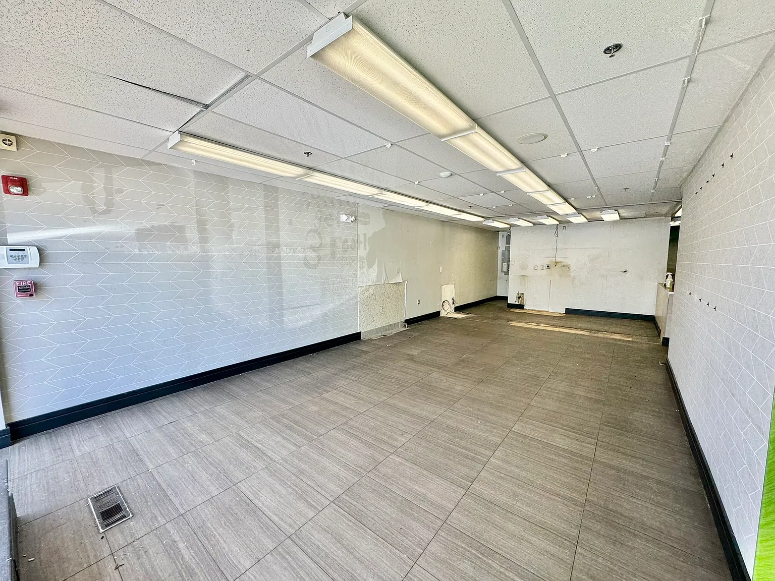 576 West Boylston Street - Commercial — Photo 2