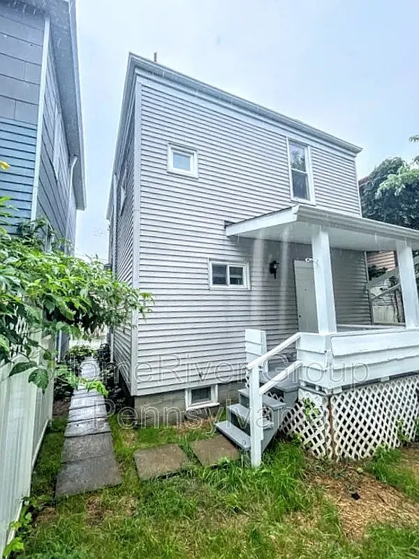 2 bed, 1.0 bath, 1041 sqft, $1,375 — Photo 2